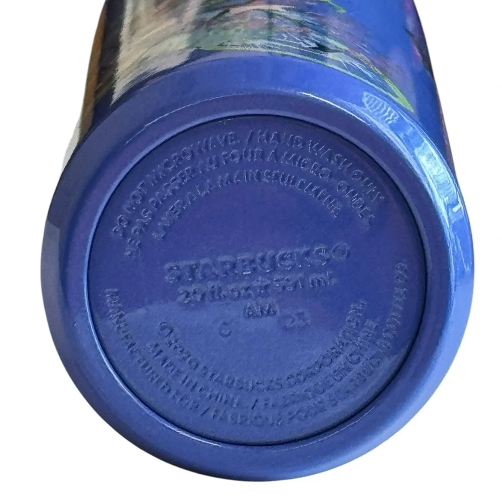 Starbucks Exclusive 2023 Holiday Blue Floral Wreath Plastic Water Bottle 20 oz